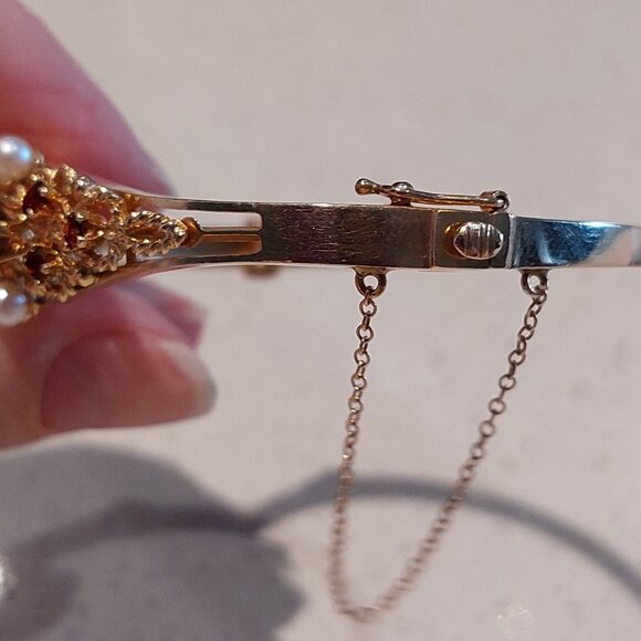 vintage garnet and pearl 14K oval hinged bangle bracelet - Picture 3 of 7